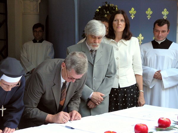 Podpisanie aktu koronacyjnego